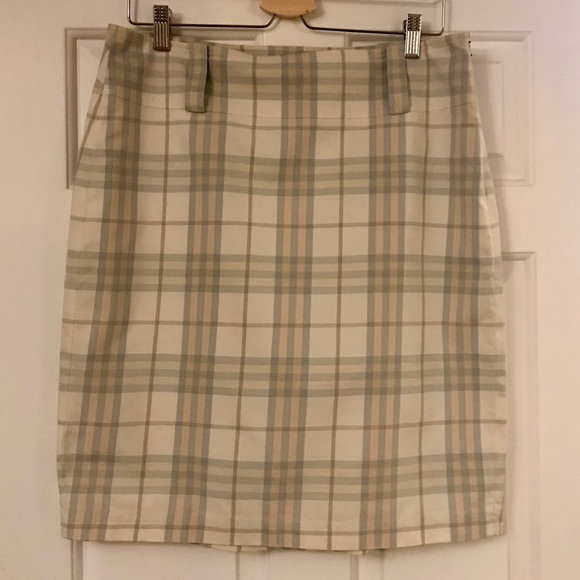 🌸SOLD🌸Burberry London Skirt - Picture 2 of 8